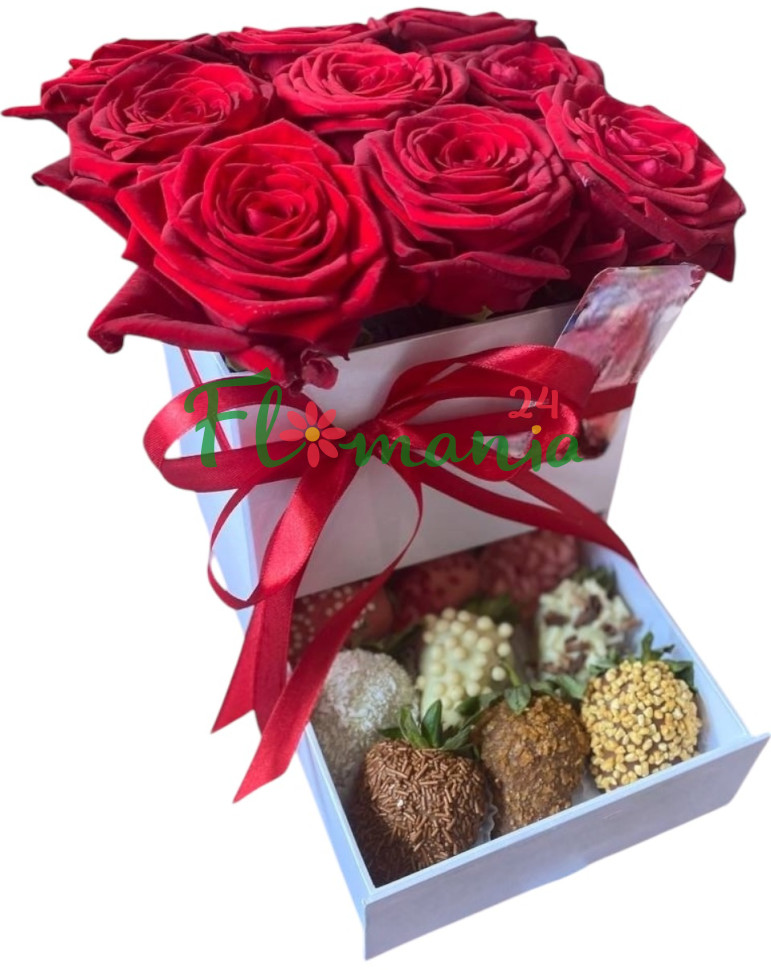 Шкатулка с розами и клубникой в шоколаде